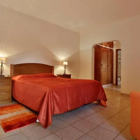Sleeps 4 Pool Air Con T479918