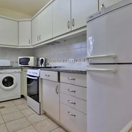 Βίλα Sleeps 4 Pool Air Con T479918 *